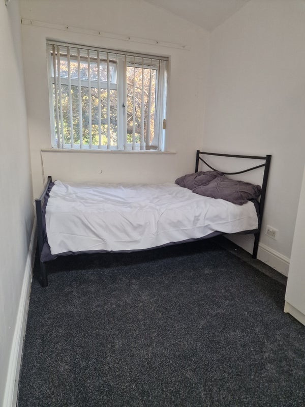 Room St Aubin's Avenue in Bristol