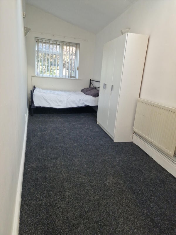 Room St Aubin's Avenue in Bristol