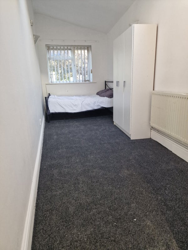 Room St Aubin's Avenue in Bristol