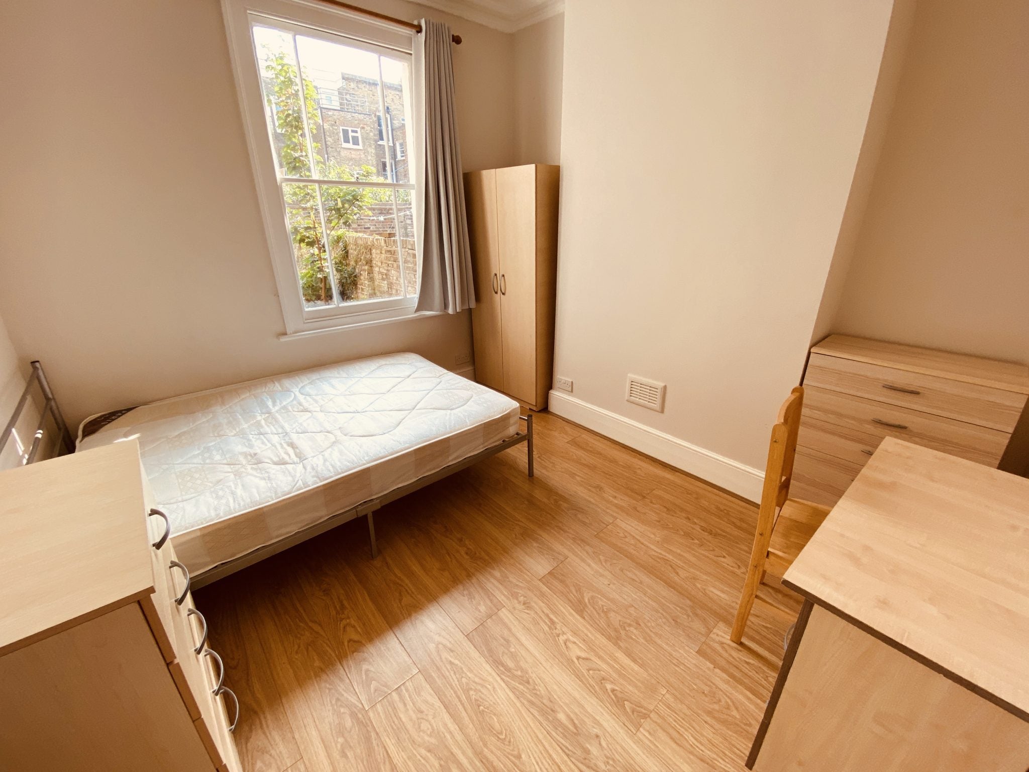 Flat Ryland Road in Greater London