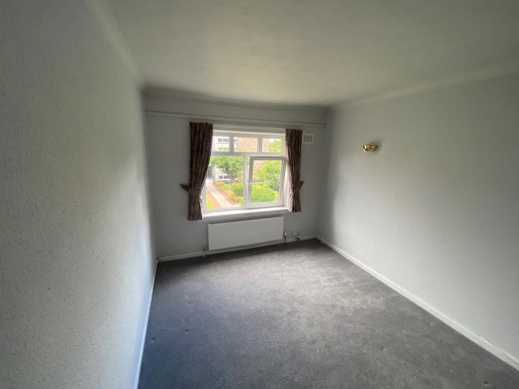 Flat Braidholm Crescent in Giffnock