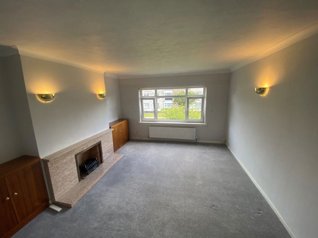 Flat Braidholm Crescent in Giffnock
