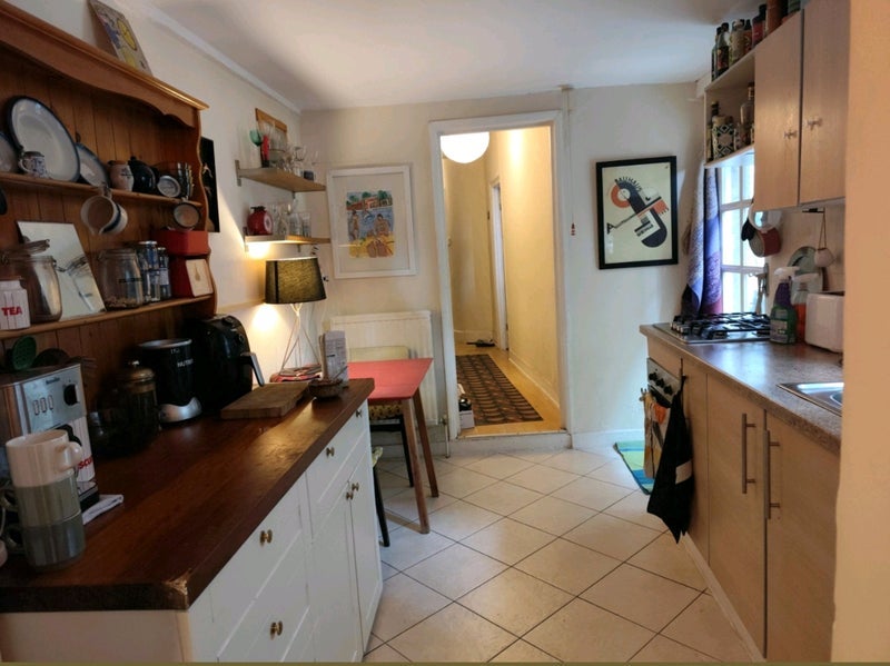 Flat Canning Road in Greater London