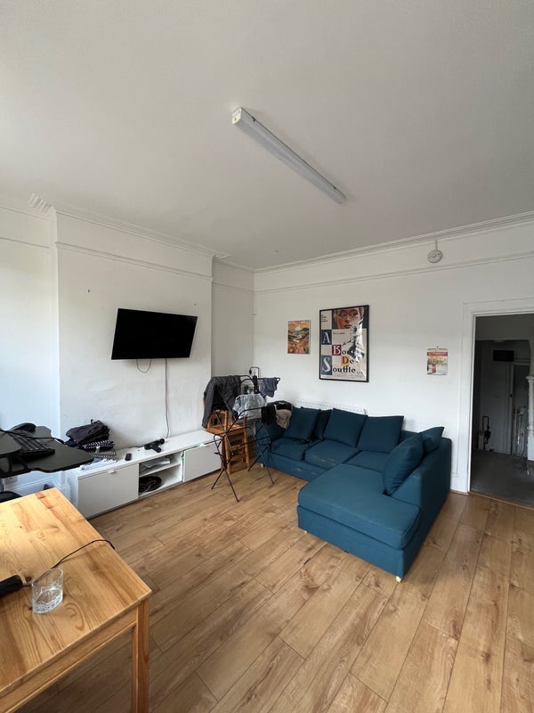 Room East Hill in Greater London