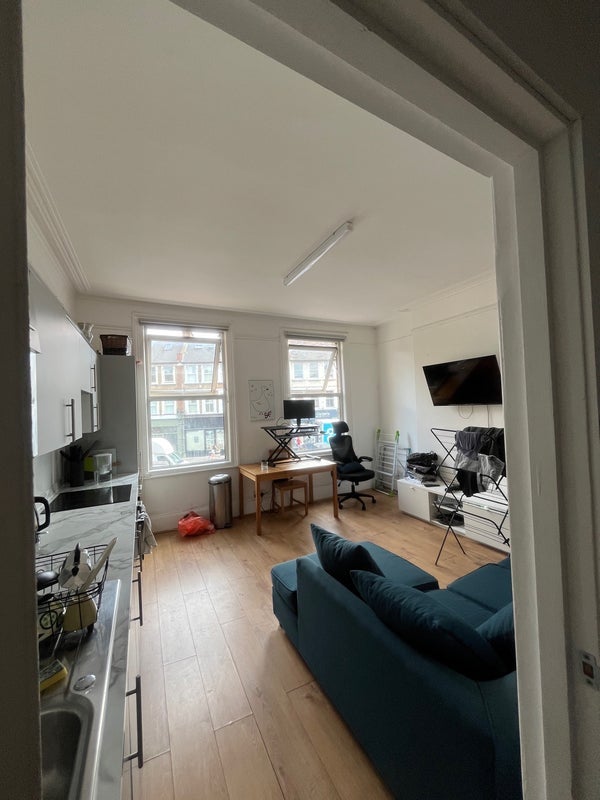 Room East Hill in Greater London