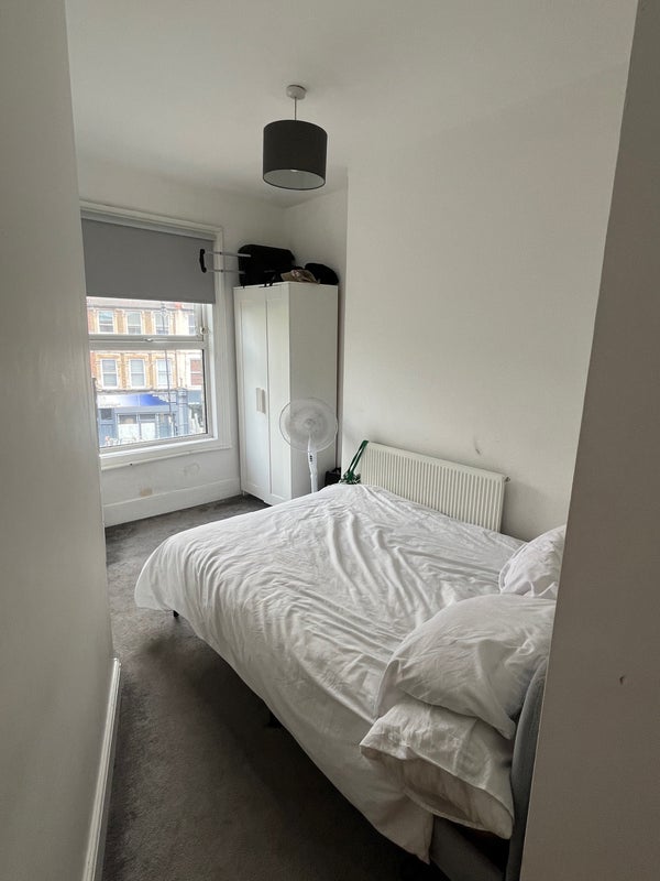 Room East Hill in Greater London