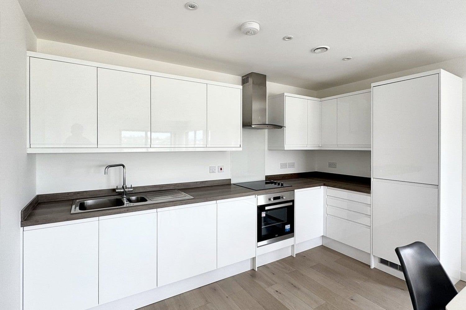 Flat Leacon Road in Ashford