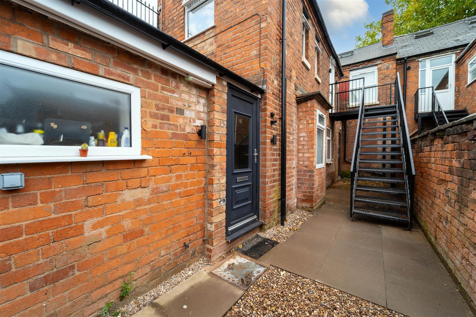 Flat Oak Tree Lane in Birmingham