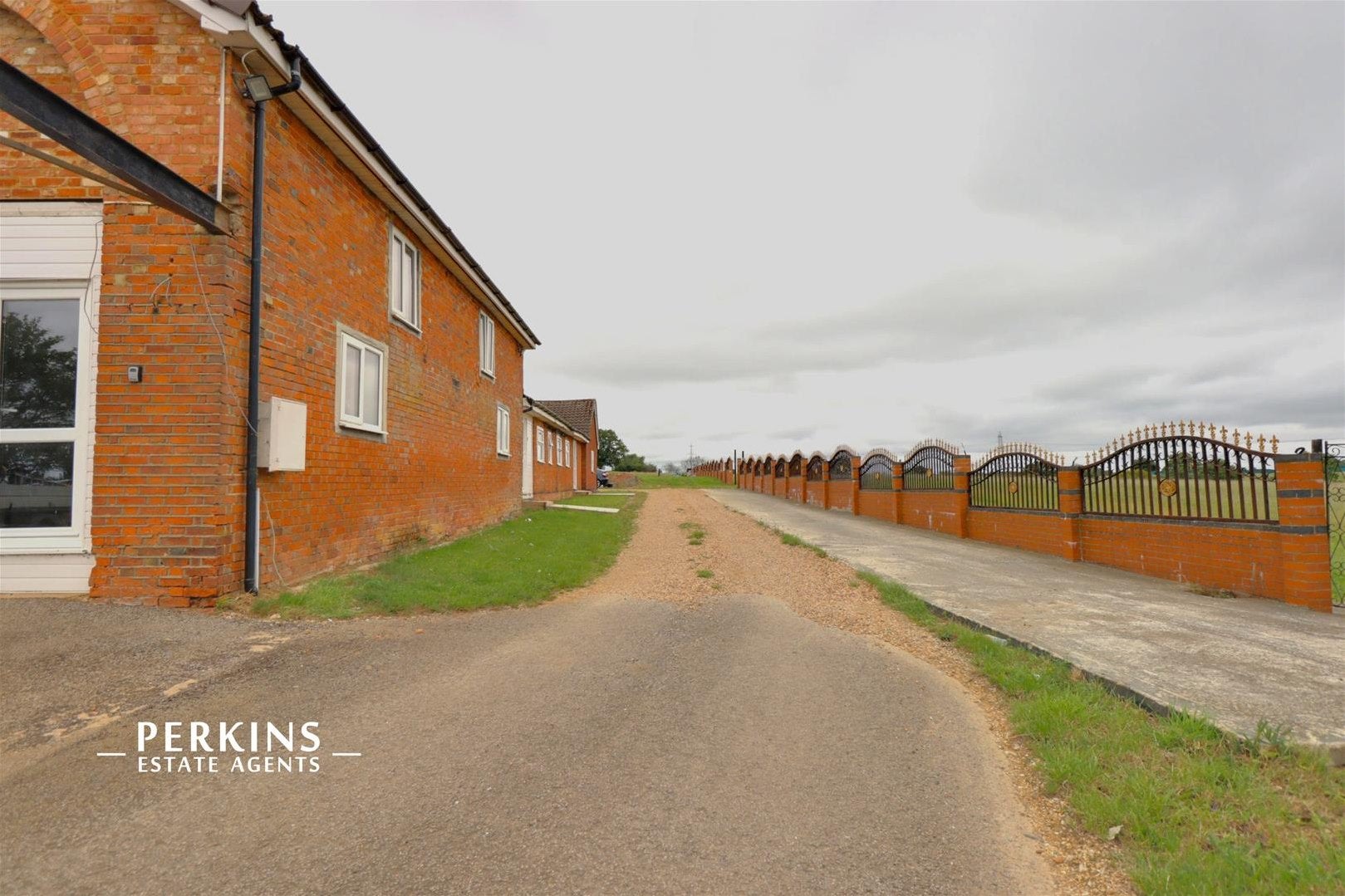 Flat High Street in Wing