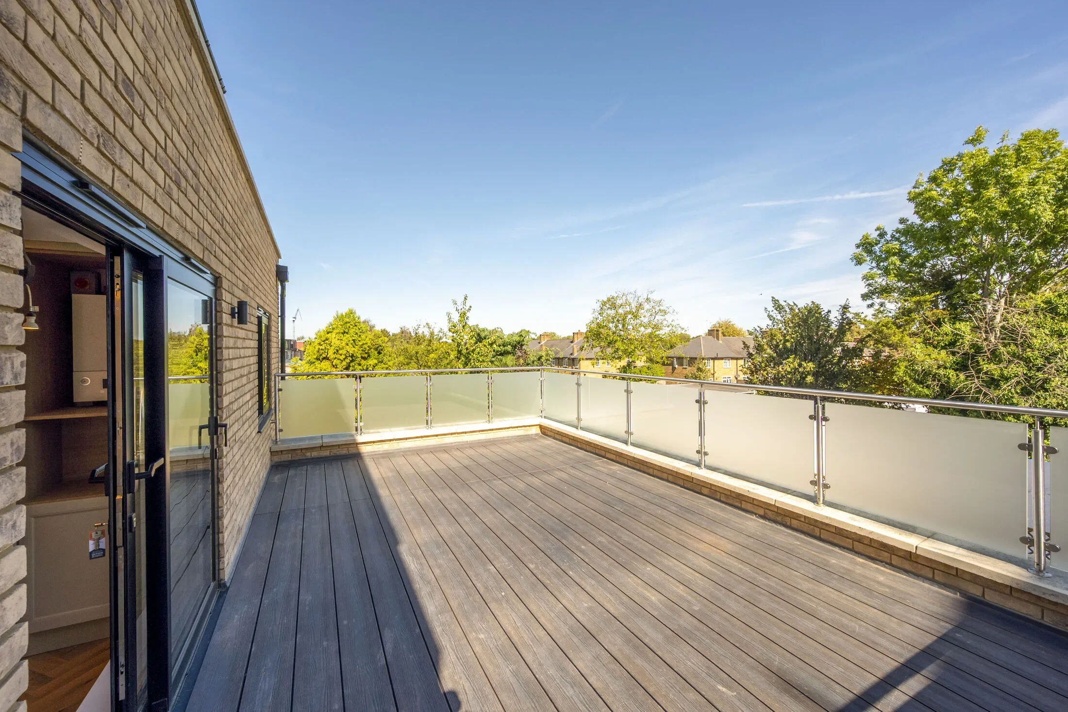 Flat Hazelwood Avenue in Greater London