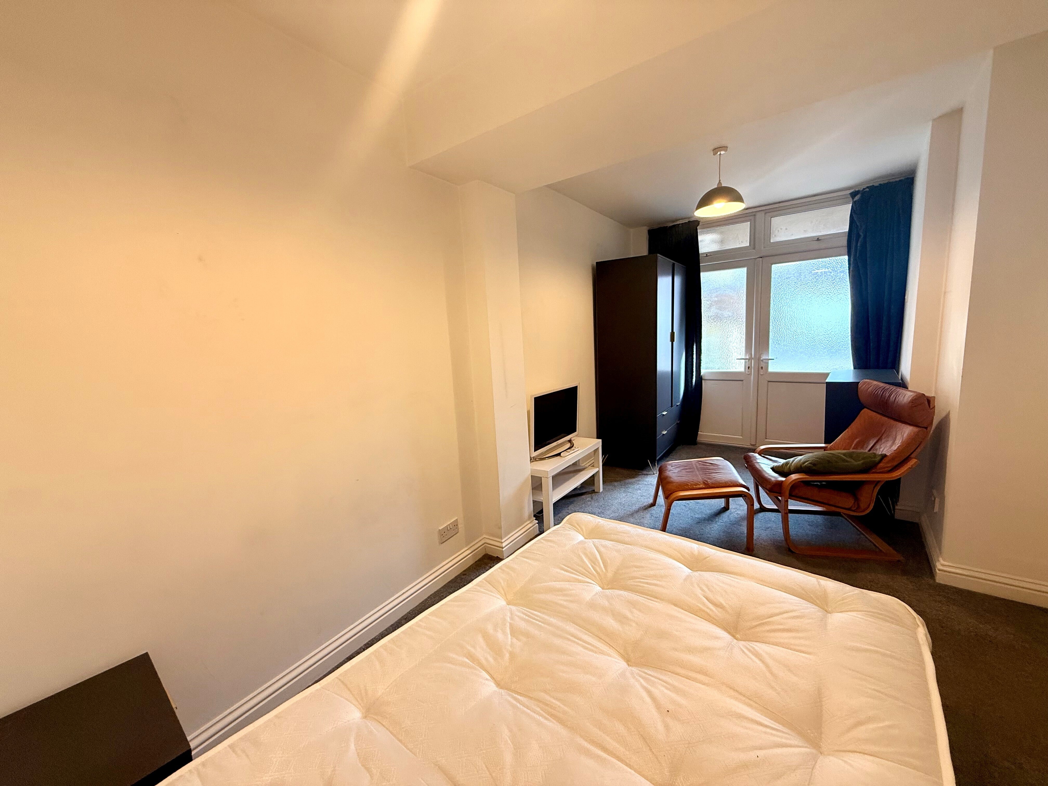 Room Burgoyne Road in Portsmouth