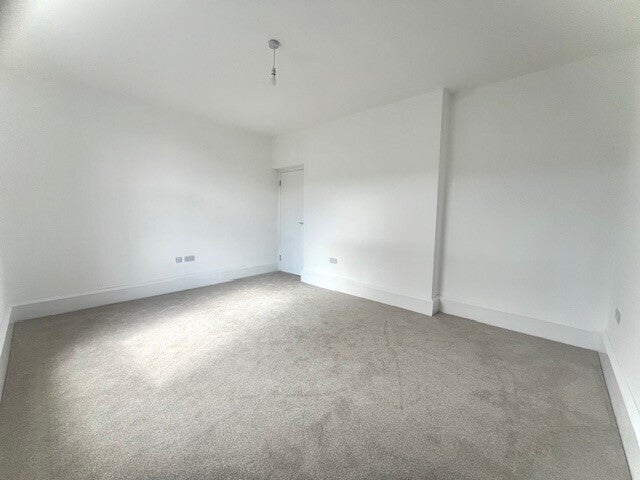 Flat Sheffield Road in Chesterfield
