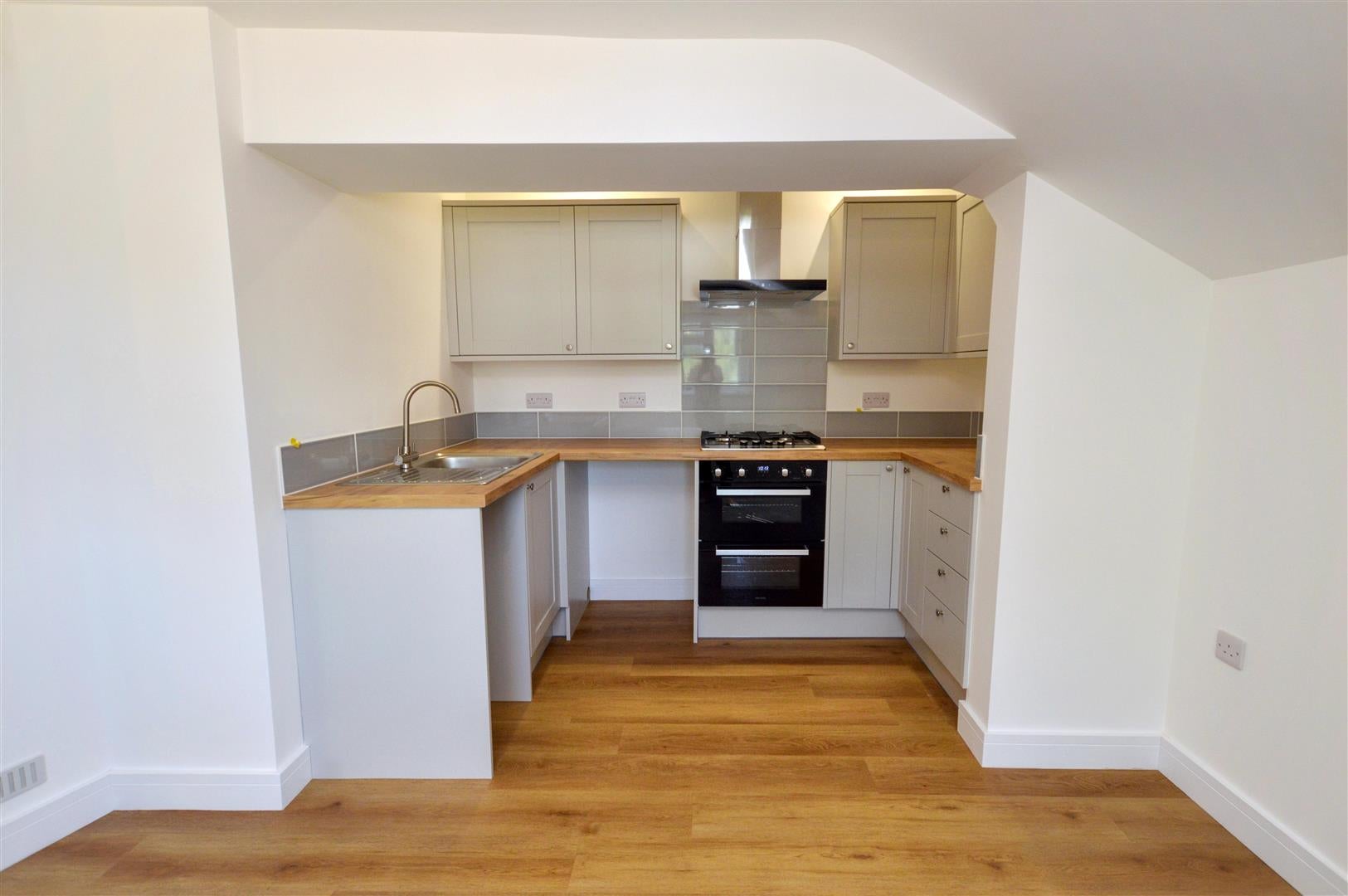 Flat Hankham Hall Road in Wealden