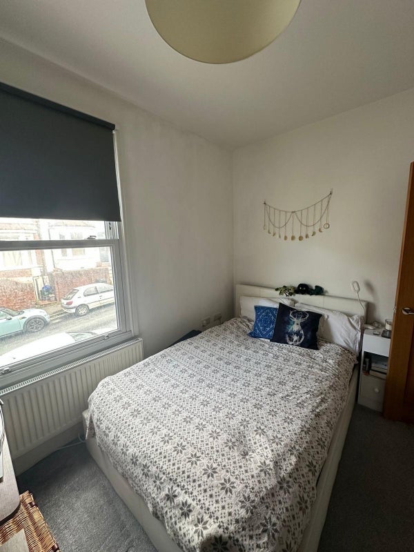 Room Ashgrove Road in Bristol