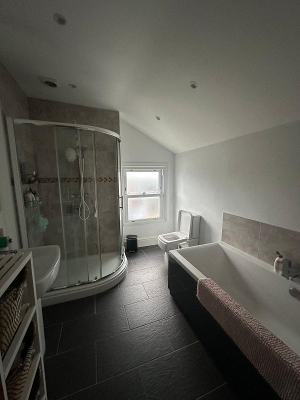 Room Ashgrove Road in Bristol