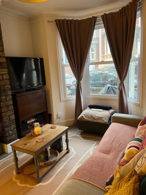 Room Ashgrove Road in Bristol