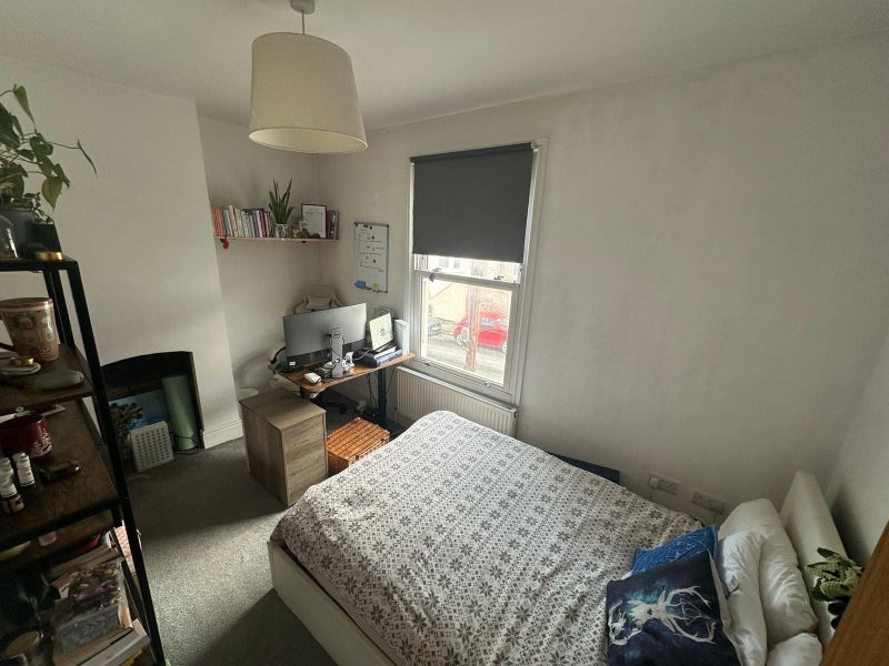 Room Ashgrove Road in Bristol