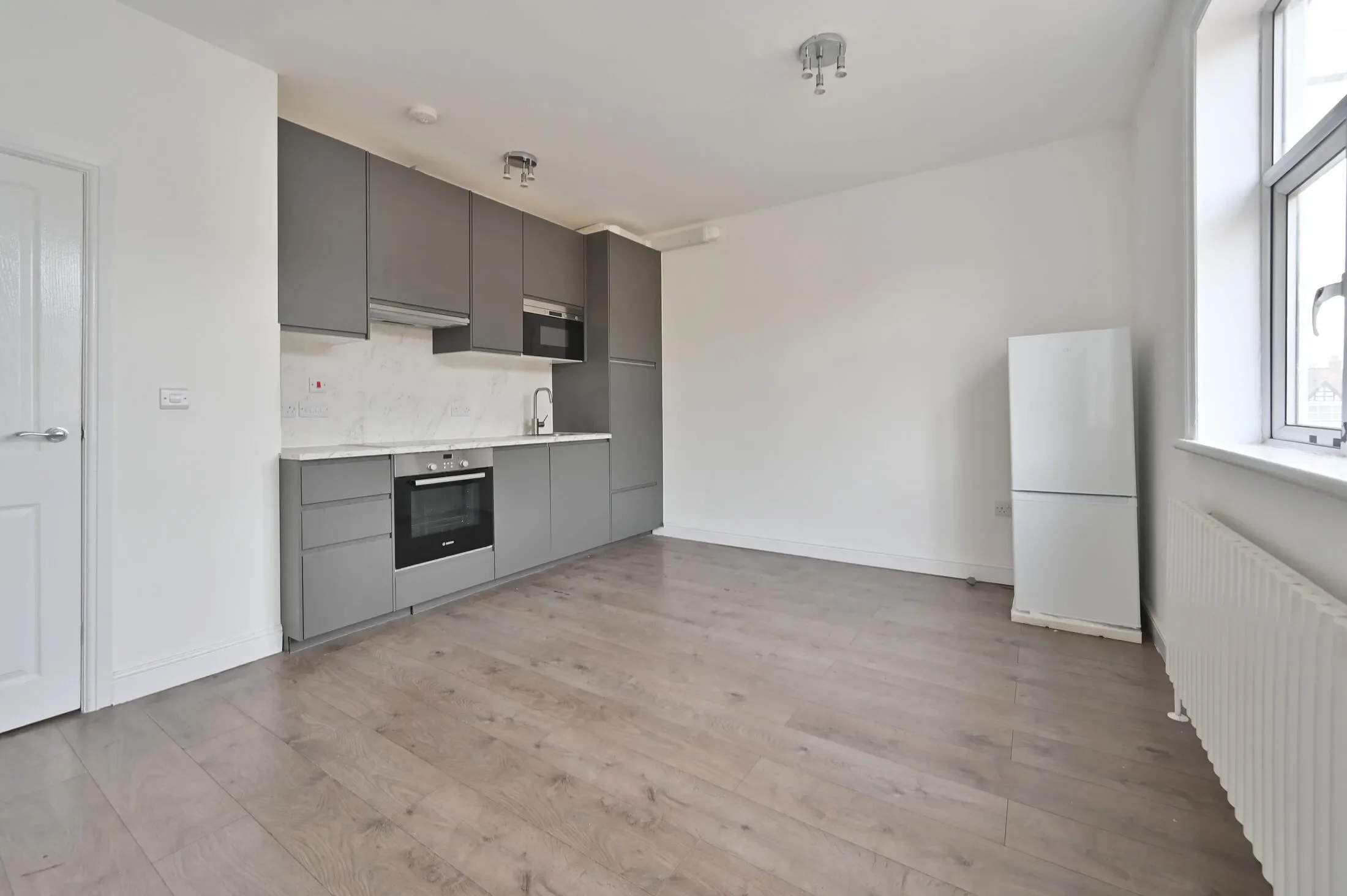 Flat Warrington Road in Greater London