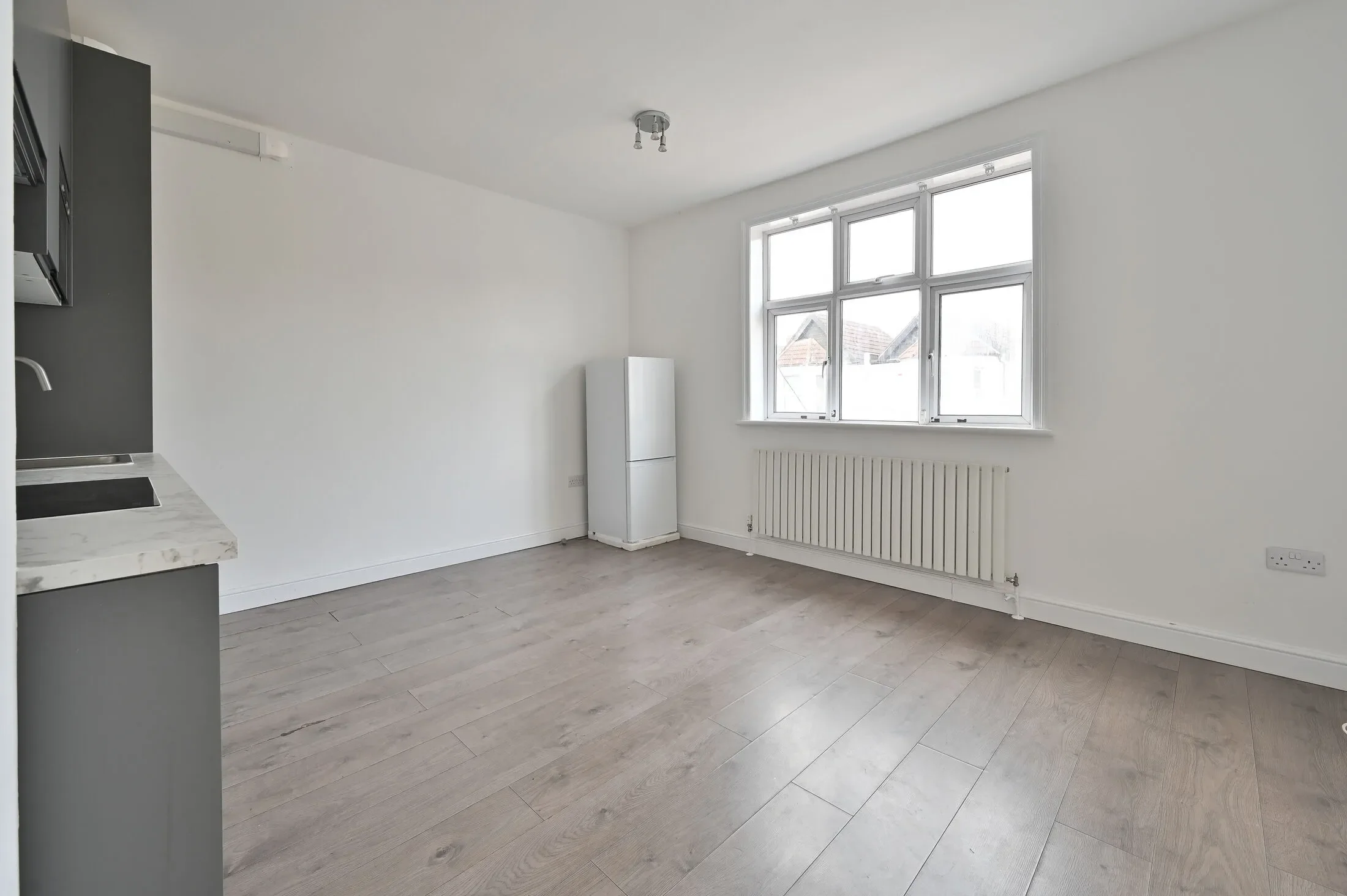 Flat Warrington Road in Greater London