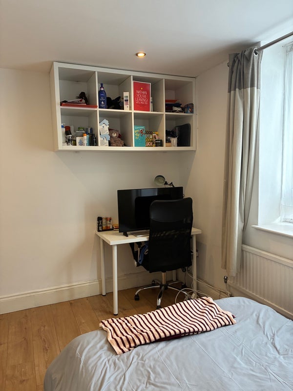 Room Pinchin Street in Greater London