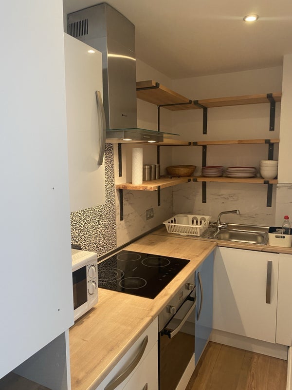 Room Pinchin Street in Greater London