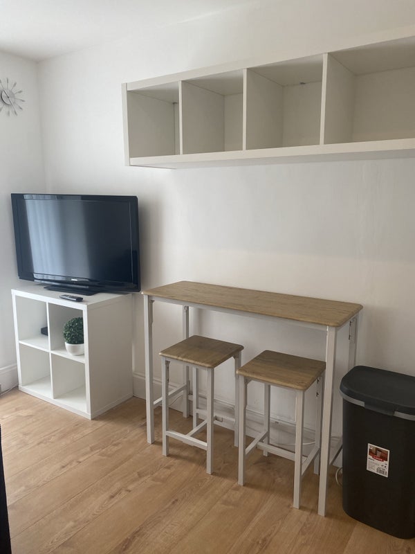 Room Pinchin Street in Greater London