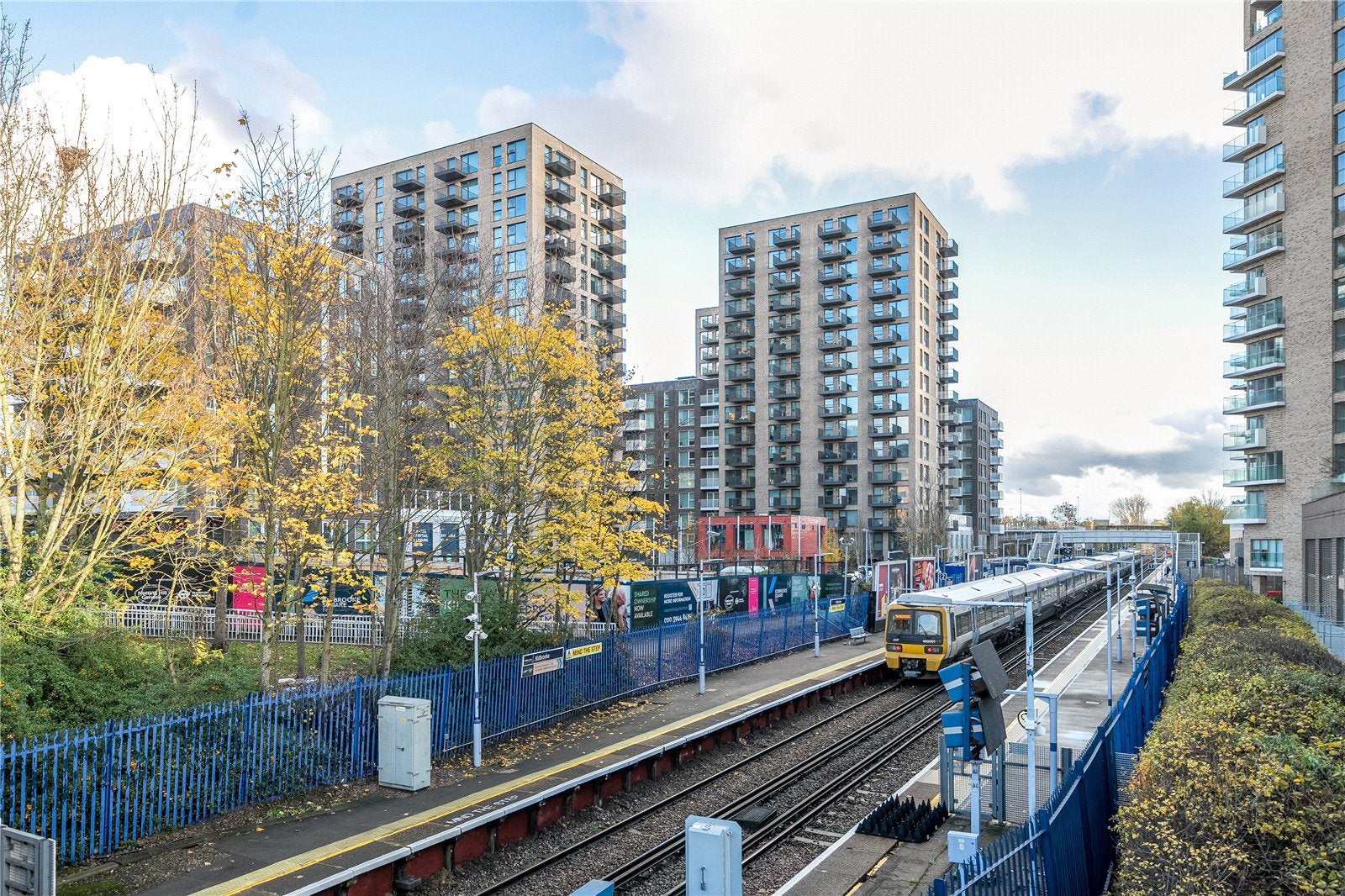 Flat Henley Cross in Greater London