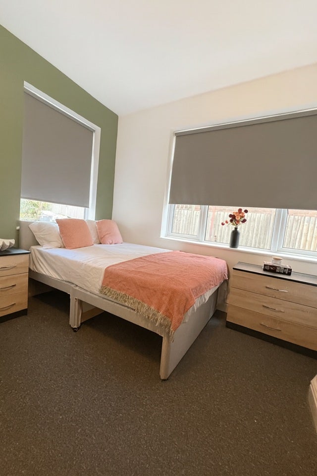 Room Camp Hill Road in Nuneaton and Bedworth