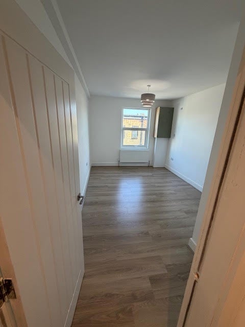 Flat Lea Bridge Road in Greater London