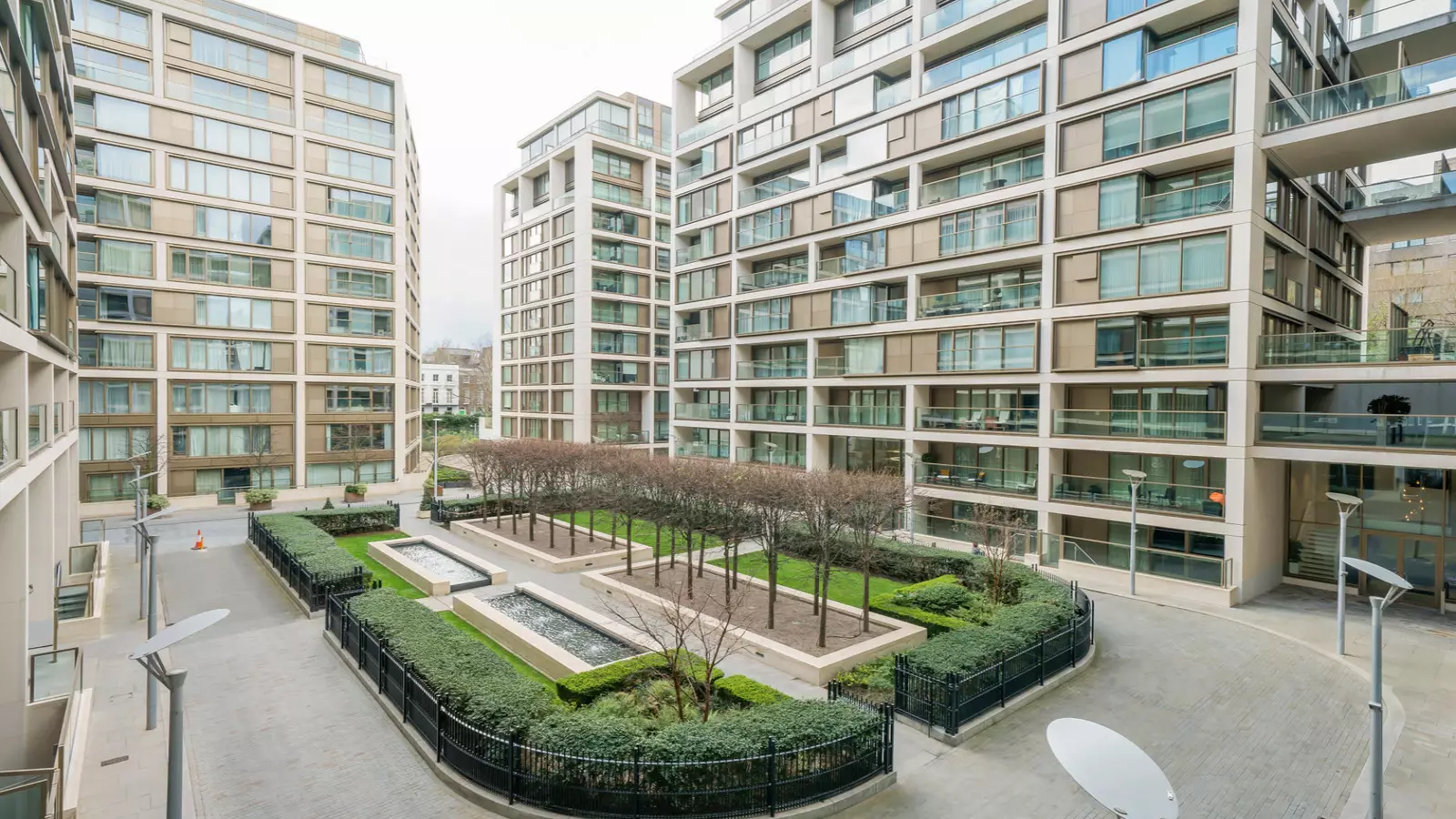 Flat Radnor Terrace in Greater London