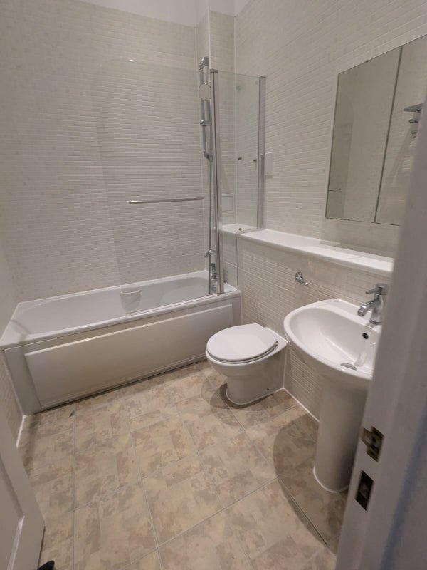 Room Middleton Road in Greater London