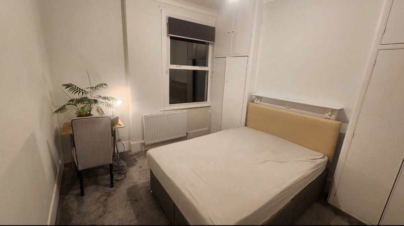 Room Gleneagle Road in Greater London