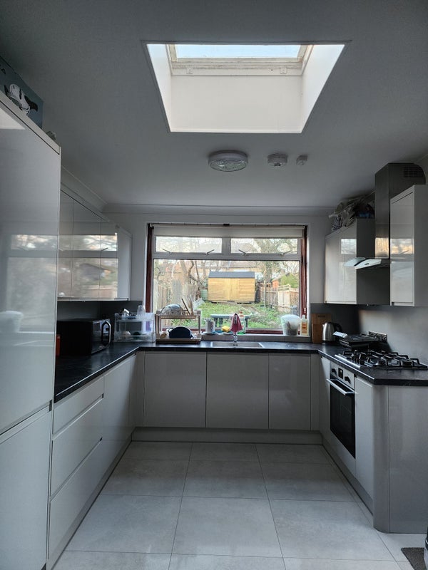 Room Gleneagle Road in Greater London