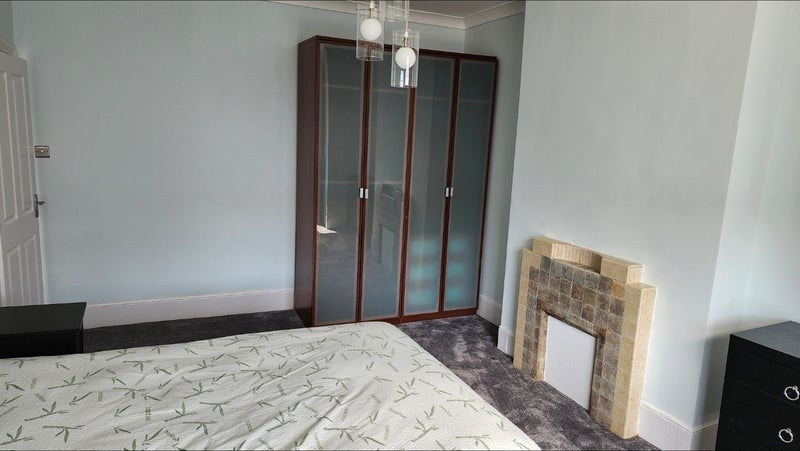 Room Gleneagle Road in Greater London