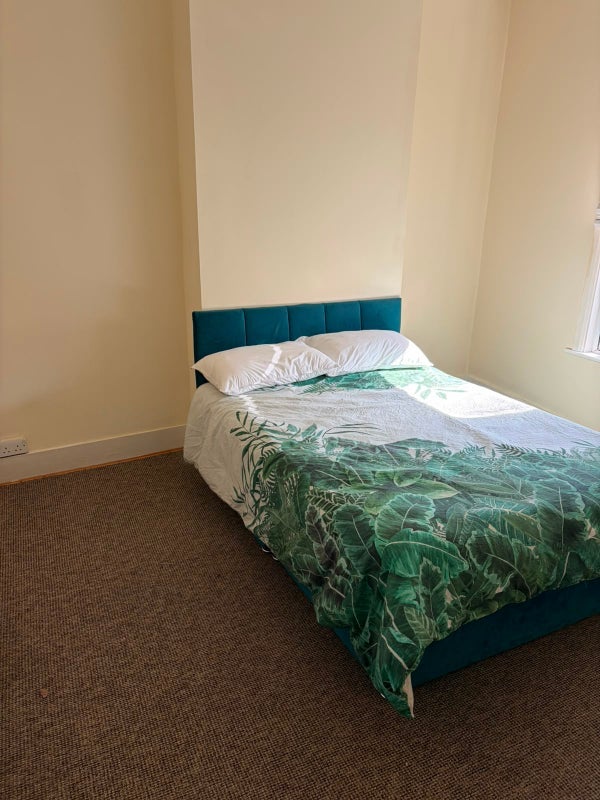 Room Markhouse Road in Greater London