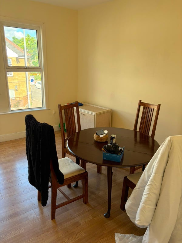 Room Markhouse Road in Greater London