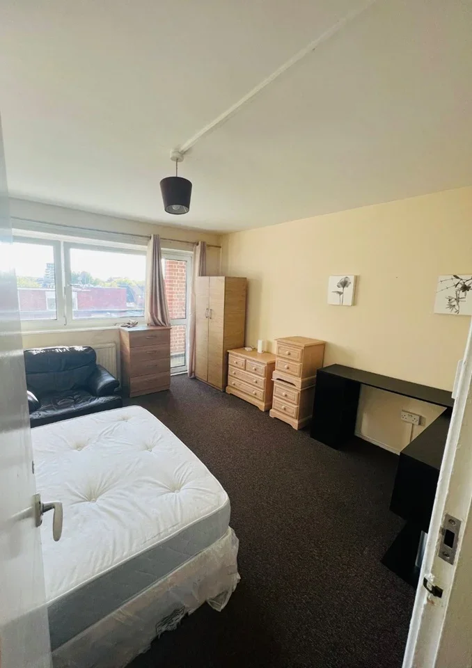 Room St Albans Terrace in Greater London
