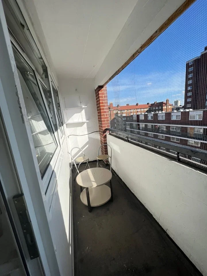 Room St Albans Terrace in Greater London