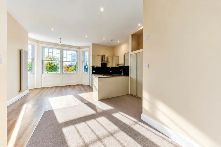 Flat Eton Avenue in Greater London