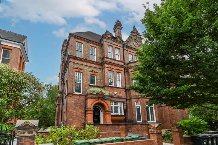 Flat Eton Avenue in Greater London