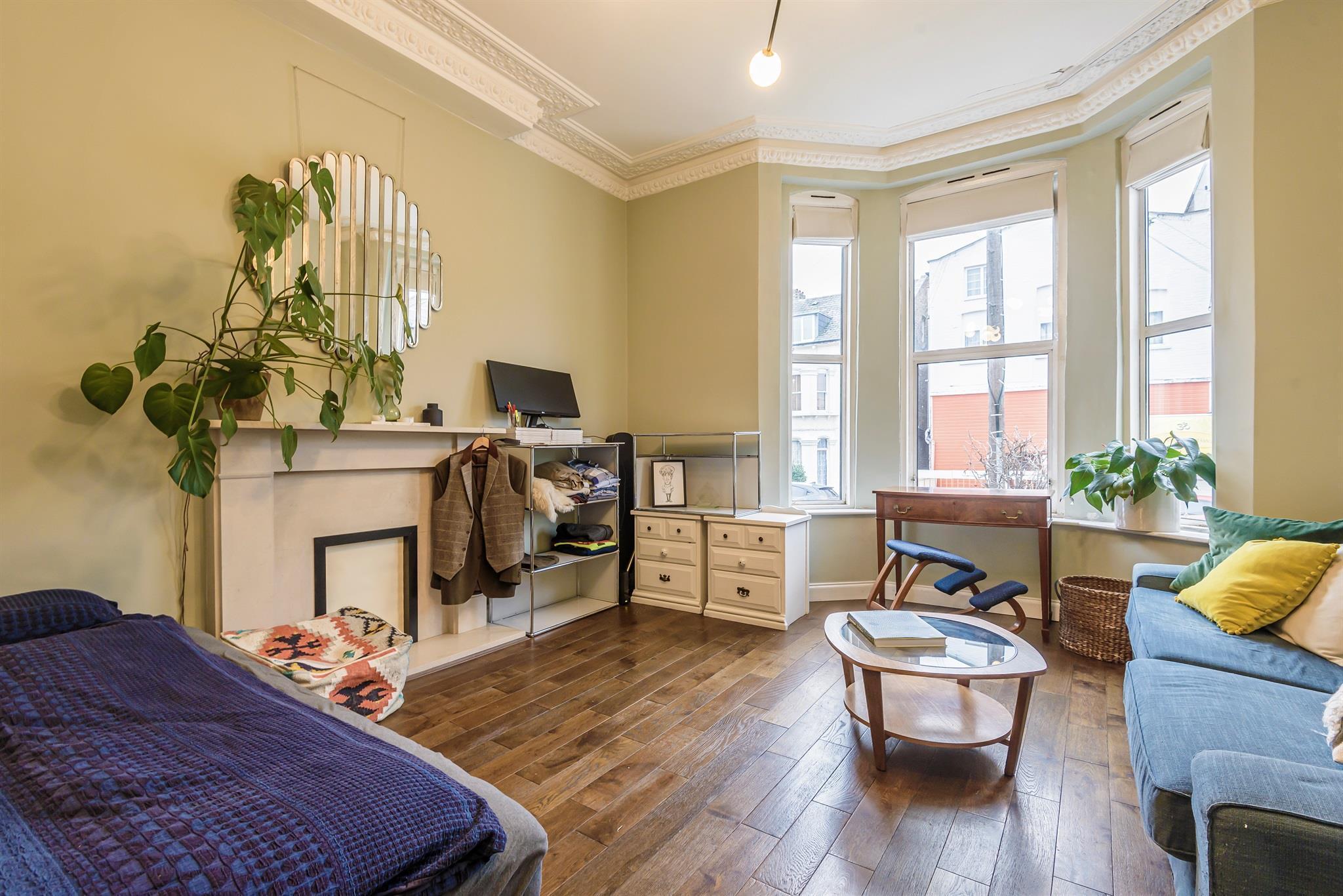 Flat Devonport Road in Greater London