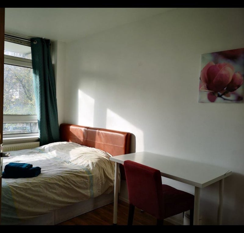 Room Manchester Road in Greater London