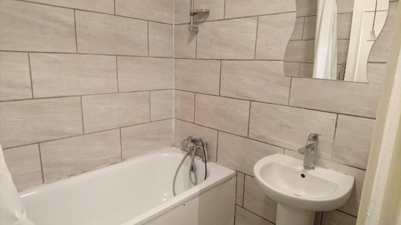 Room Manchester Road in Greater London
