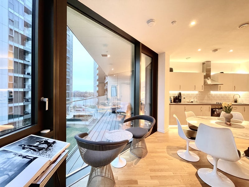 Room Eastfields Avenue in Greater London