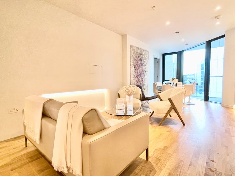 Room Eastfields Avenue in Greater London