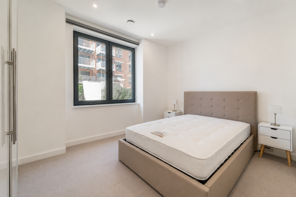 Flat Gillender Street in Greater London