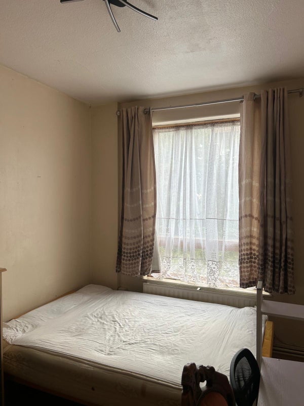 Room King and Queen Street in Greater London