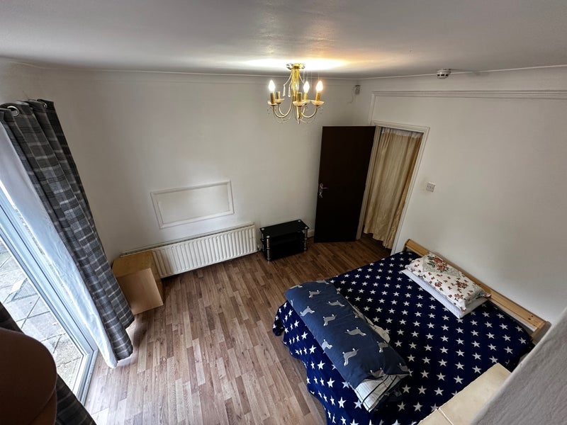 Room Tunnel Avenue in Greater London