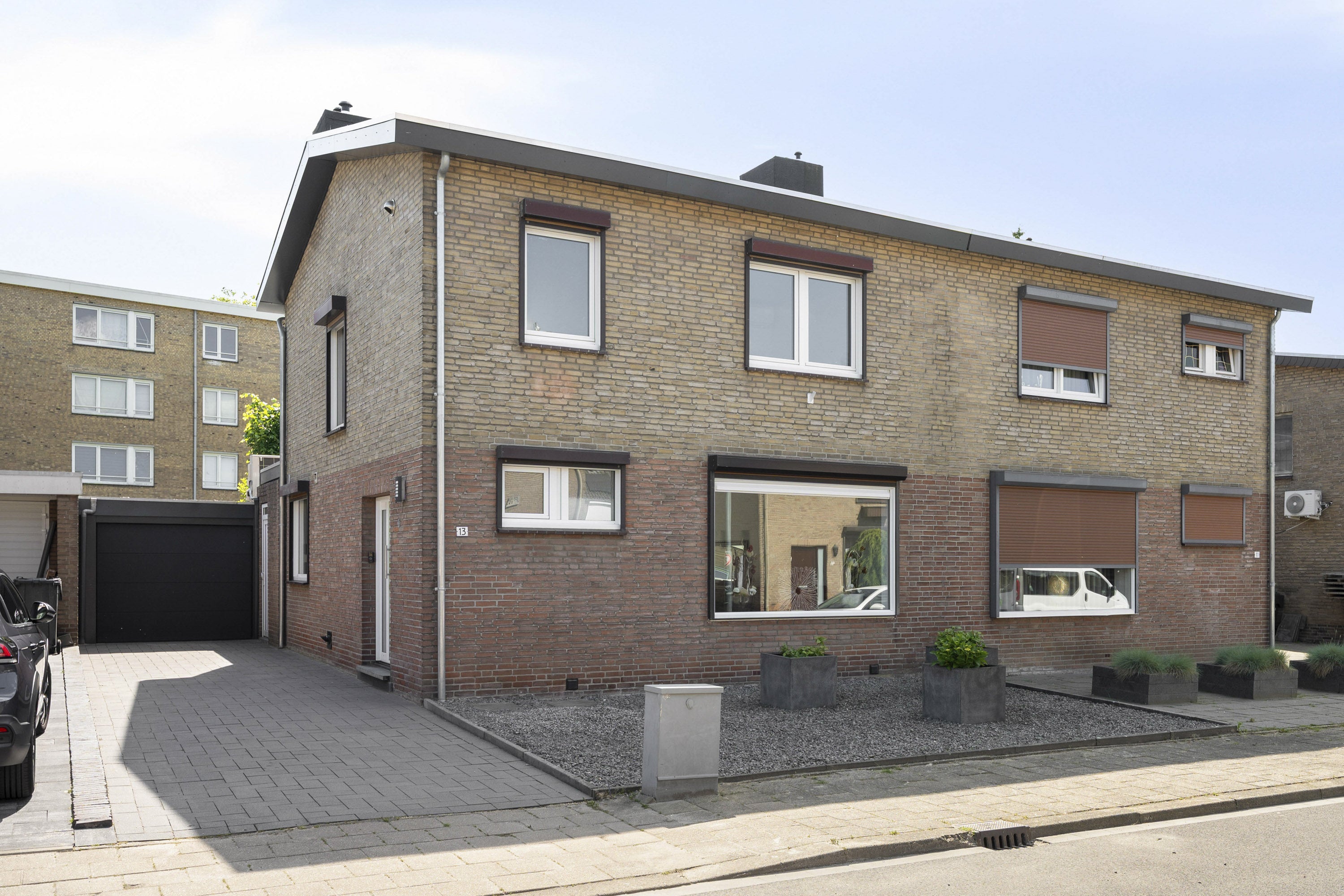 Huis Dorpstraat 13 in Buchten