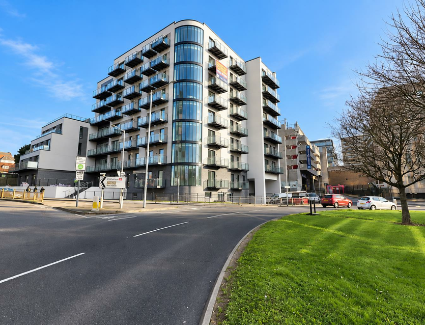 Flat Harefield Road in Greater London